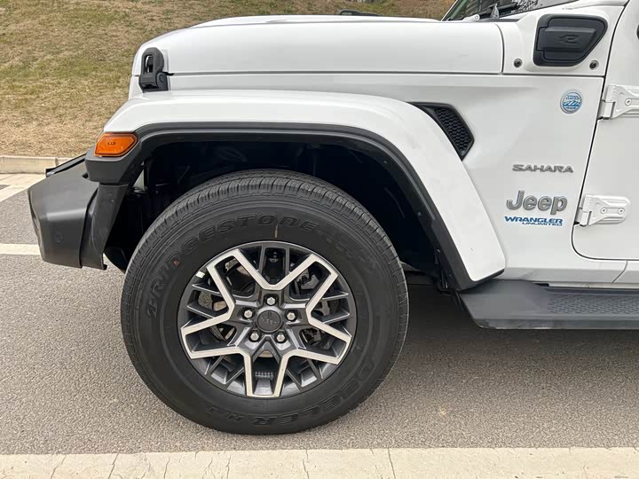 Фото 3 - Jeep Wrangler Hybrid