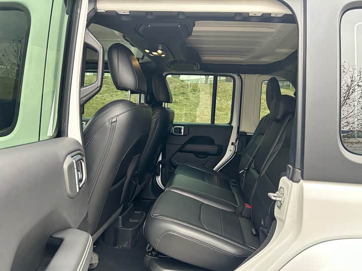 Фото 5 - Jeep Wrangler Hybrid