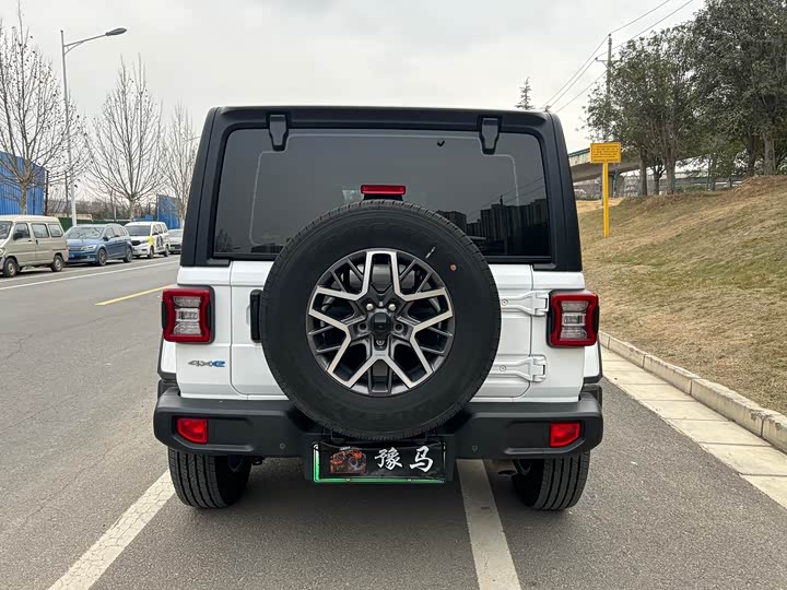 Фото 6 - Jeep Wrangler Hybrid