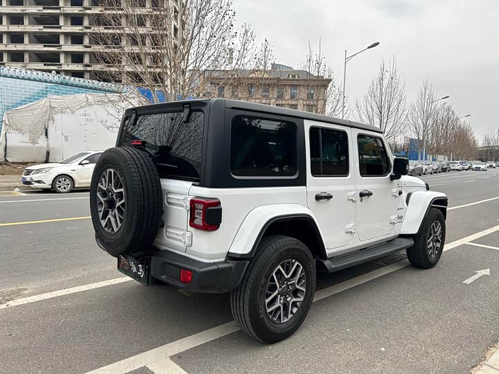 Фото 7 - Jeep Wrangler Hybrid