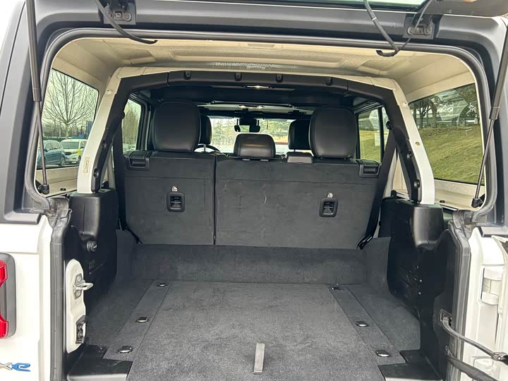 Фото 8 - Jeep Wrangler Hybrid