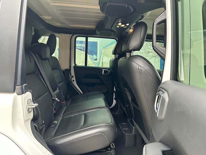 Фото 9 - Jeep Wrangler Hybrid