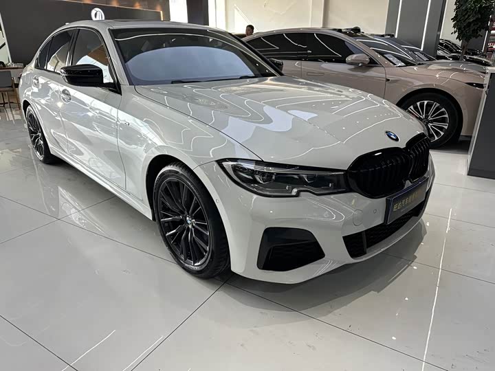 Photo 3 - BMW 3 Series