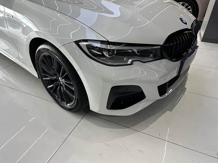 Photo 4 - BMW 3 Series