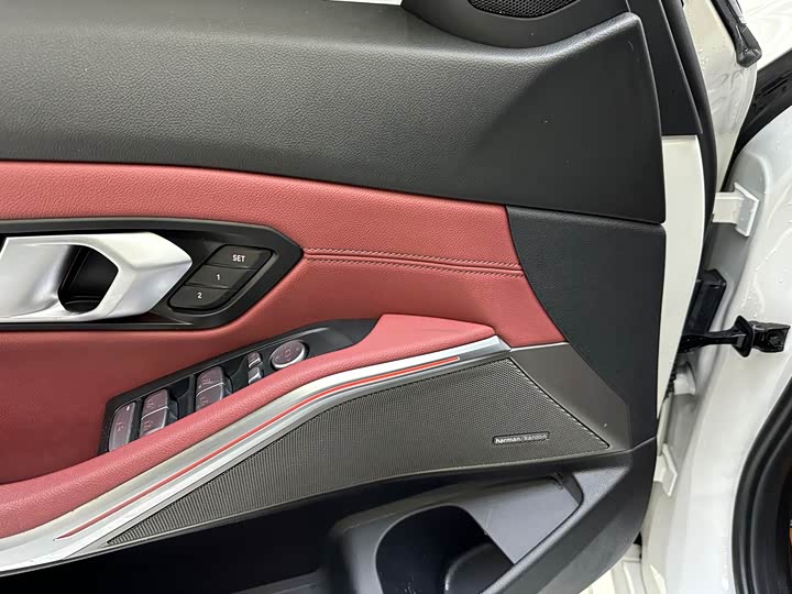 Photo 9 - BMW 3 Series