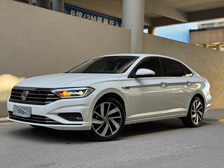 Фото 1 - Volkswagen Sagitar L