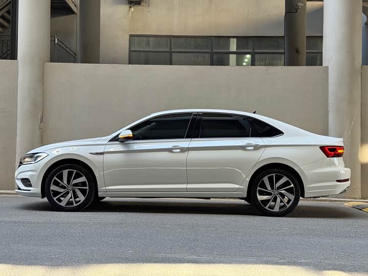 Фото 3 - Volkswagen Sagitar L