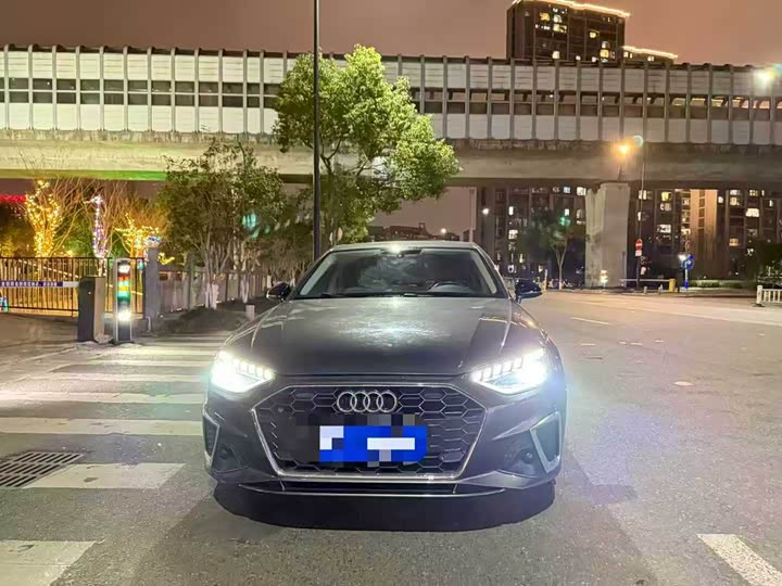 Фото 1 - Audi A4L