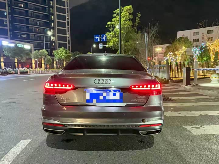 Фото 9 - Audi A4L