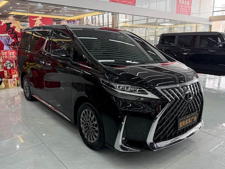 Фото 2 - Lexus LM