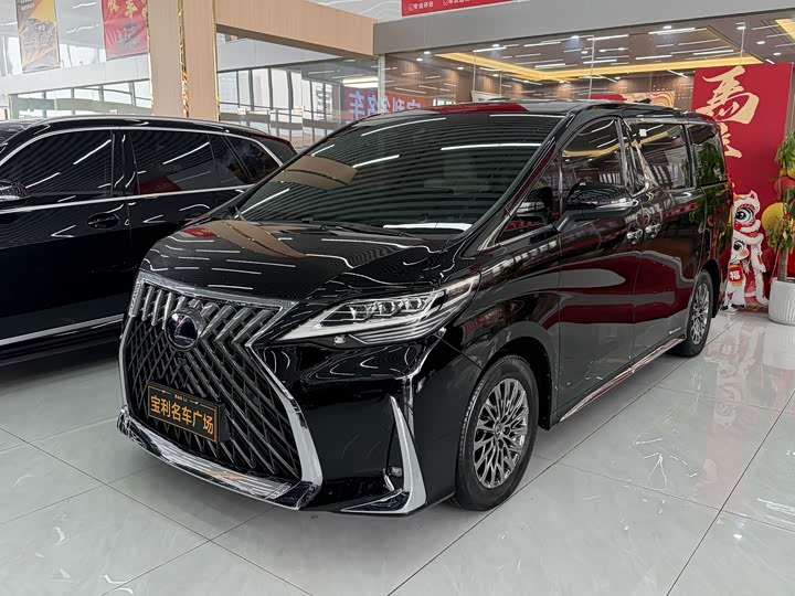 Фото 3 - Lexus LM