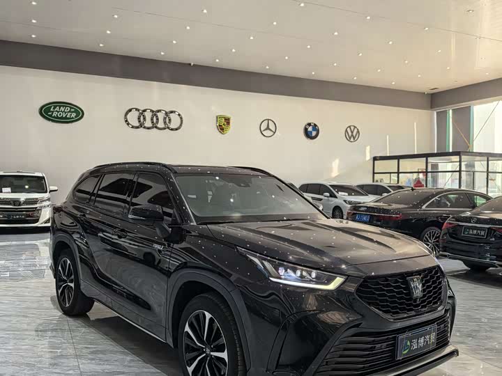 Фото 3 - Toyota Crown Kluger