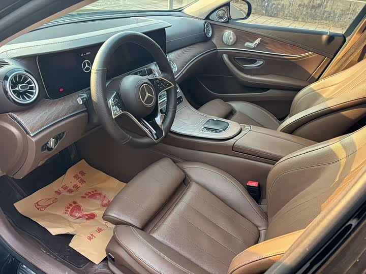 Photo 4 - Mercedes-Benz E-Class