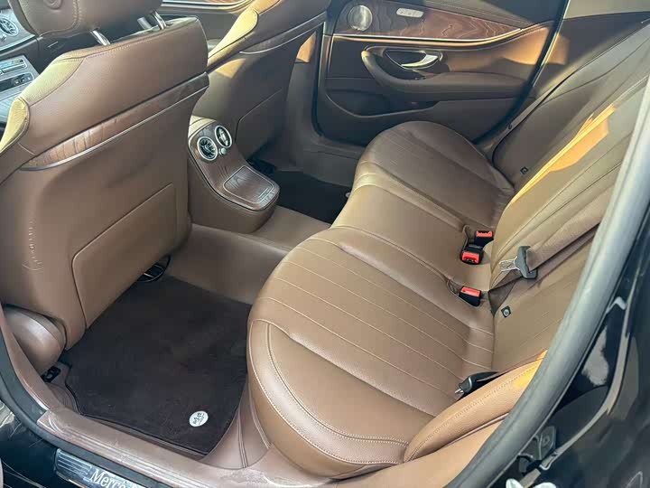 Photo 5 - Mercedes-Benz E-Class