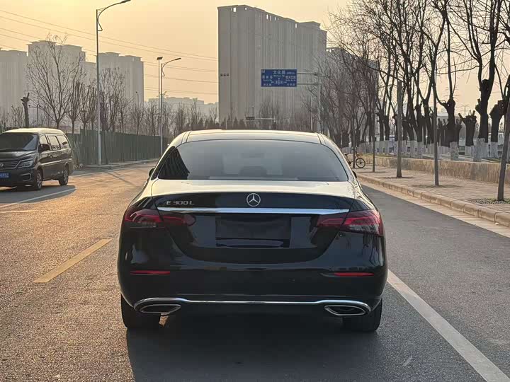 Photo 8 - Mercedes-Benz E-Class