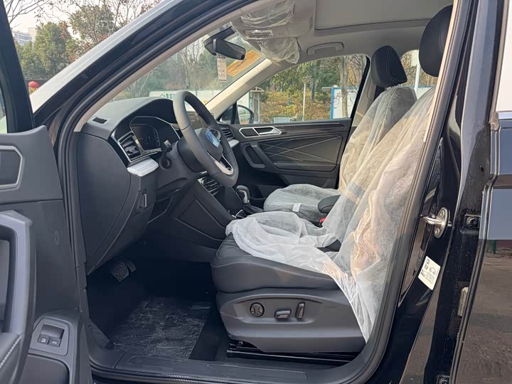 Фото 5 - Volkswagen Tiguan L Hybrid