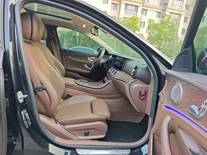 Photo 4 - Mercedes-Benz E-Class