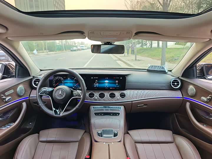 Photo 5 - Mercedes-Benz E-Class