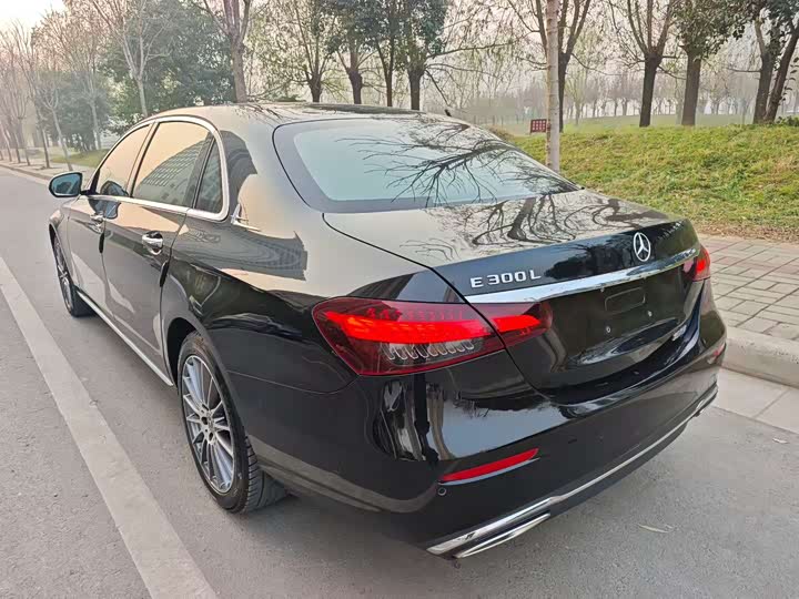 Photo 7 - Mercedes-Benz E-Class