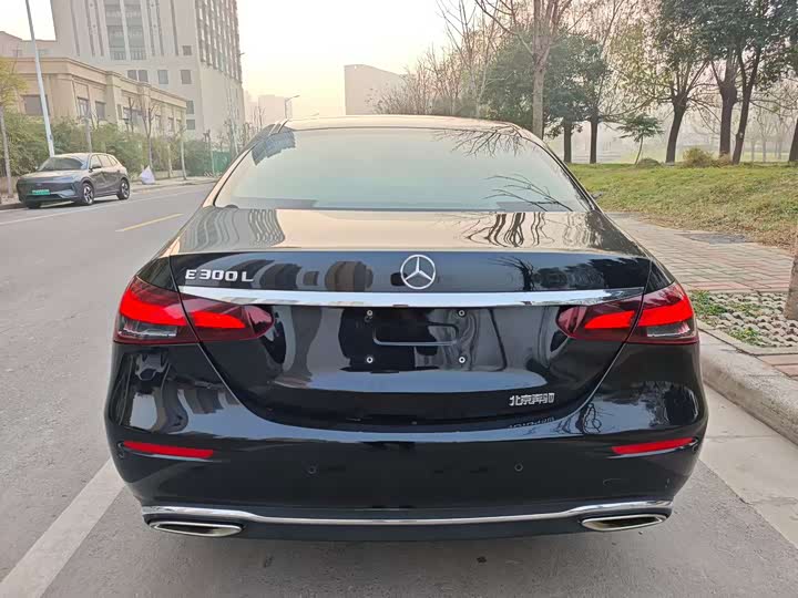 Photo 8 - Mercedes-Benz E-Class