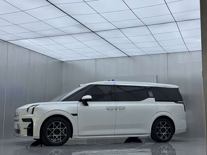 Фото 7 - Zeekr 009