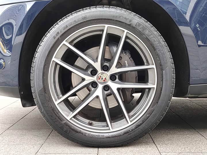 Фото 2 - Porsche Macan