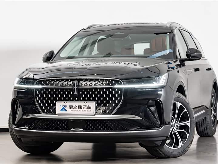 Фото 2 - Lincoln Nautilus