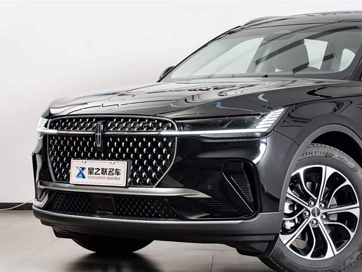 Фото 3 - Lincoln Nautilus