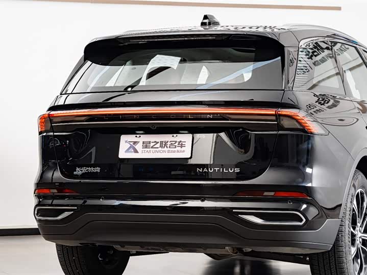 Фото 8 - Lincoln Nautilus