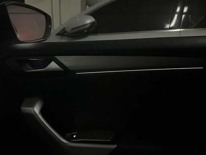 Фото 5 - Volkswagen T-Roc