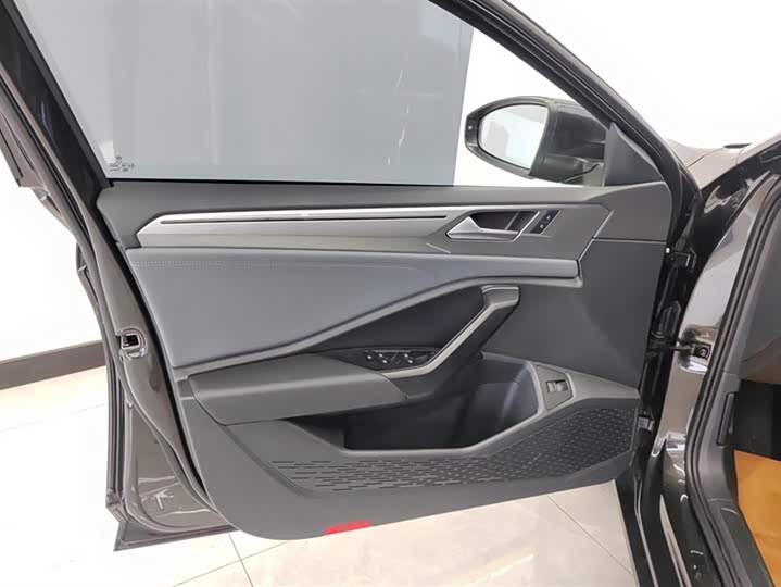 Фото 7 - Volkswagen Sagitar L