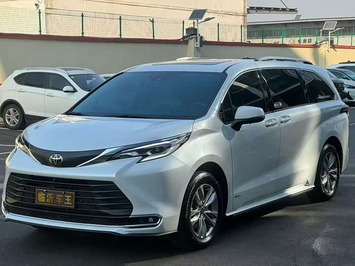 Фото 1 - Toyota Sienna