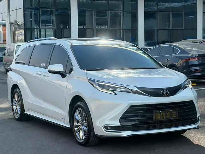 Фото 2 - Toyota Sienna