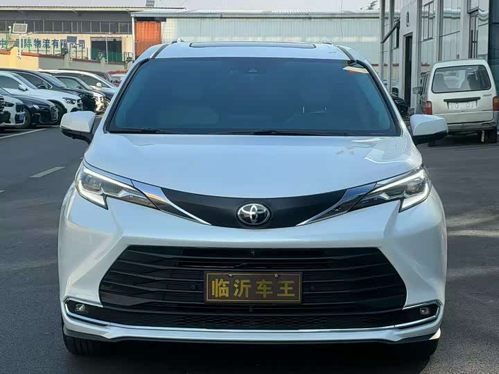 Фото 3 - Toyota Sienna