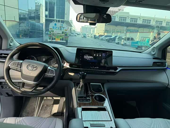 Фото 5 - Toyota Sienna