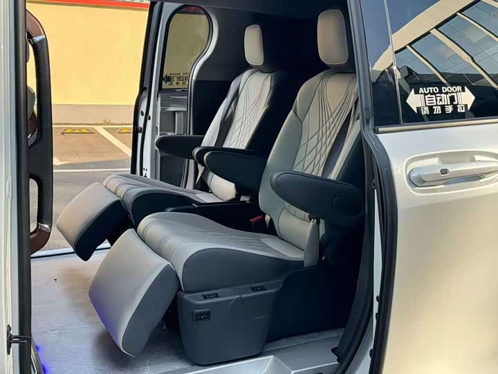 Фото 6 - Toyota Sienna