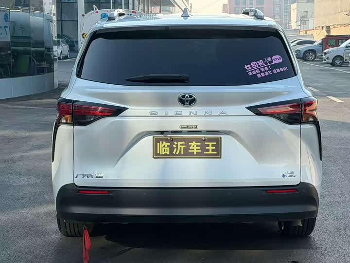 Фото 7 - Toyota Sienna