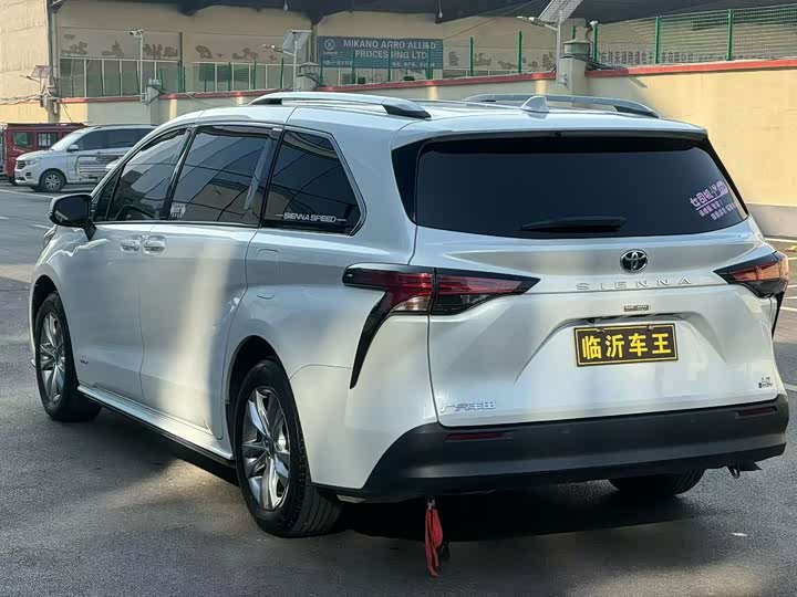 Фото 8 - Toyota Sienna