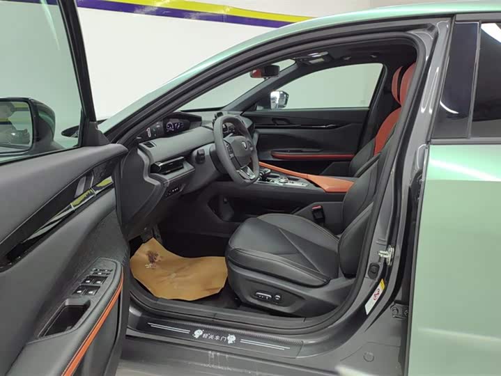 Фото 9 - Changan UNI-V Hybrid