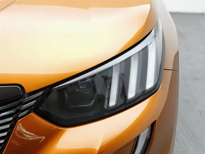 Фото 7 - Peugeot 2008