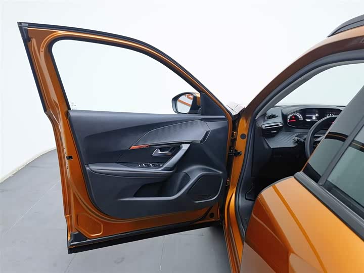 Фото 8 - Peugeot 2008