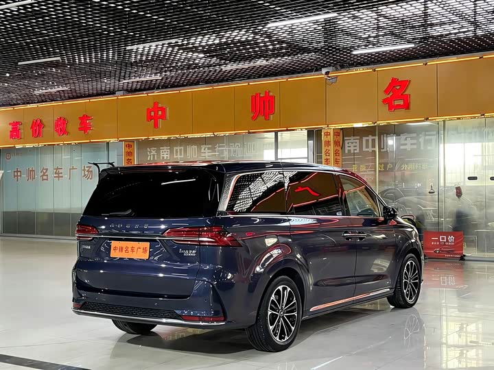 Фото 4 - Roewe iMax 8