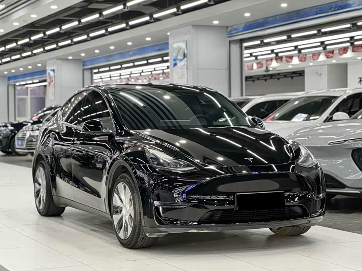 Фото 3 - Tesla Model Y