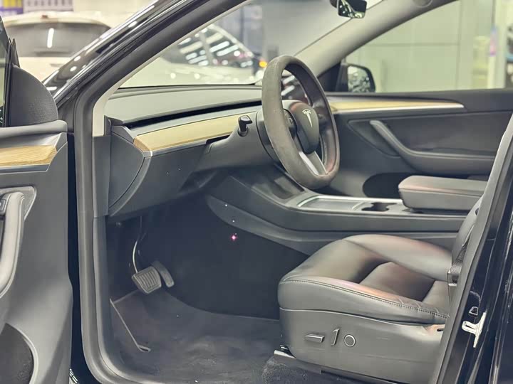 Фото 8 - Tesla Model Y