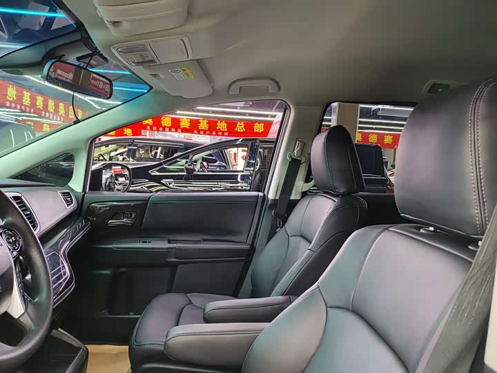 Фото 9 - Honda Odyssey