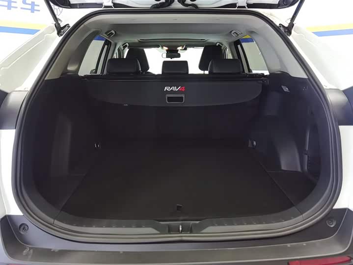 Фото 4 - Toyota RAV4