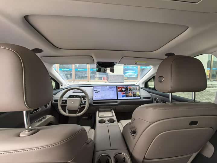 Фото 4 - LiXiang i8