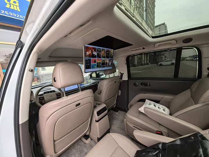 Фото 6 - LiXiang i8