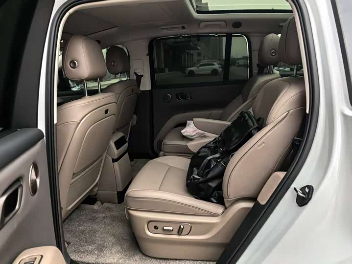 Фото 7 - LiXiang i8