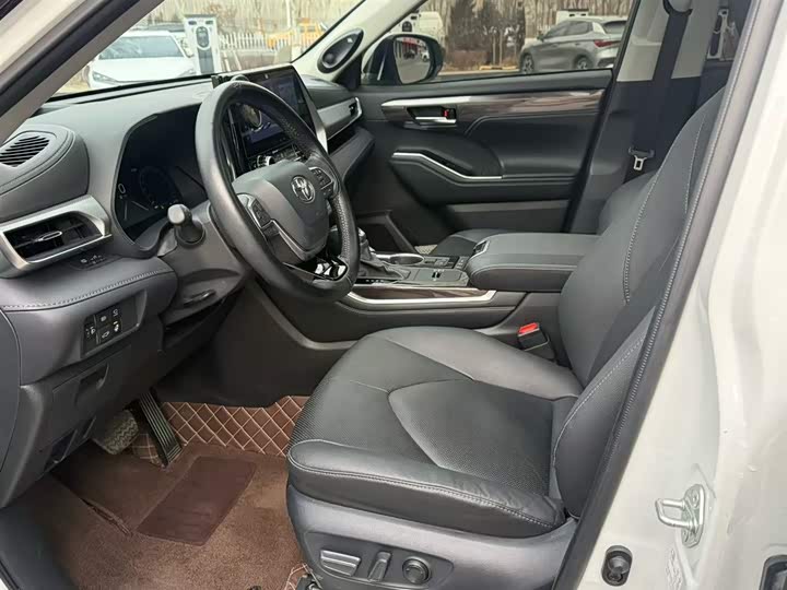 Фото 4 - Toyota Highlander